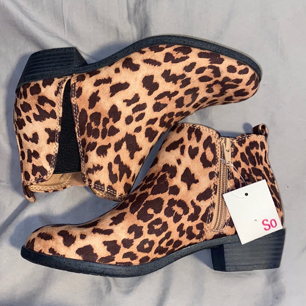 NEW SO Cheetah Print Chelsea Booties